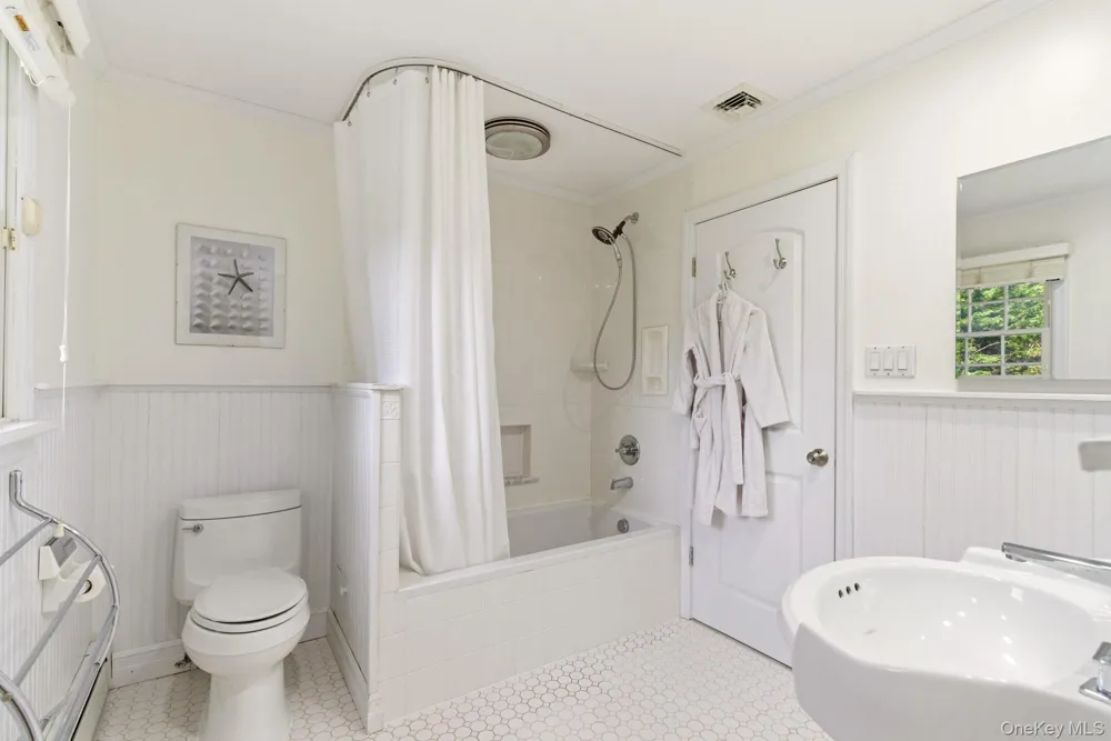 316 S Woods Road Woodbury, NY 11797