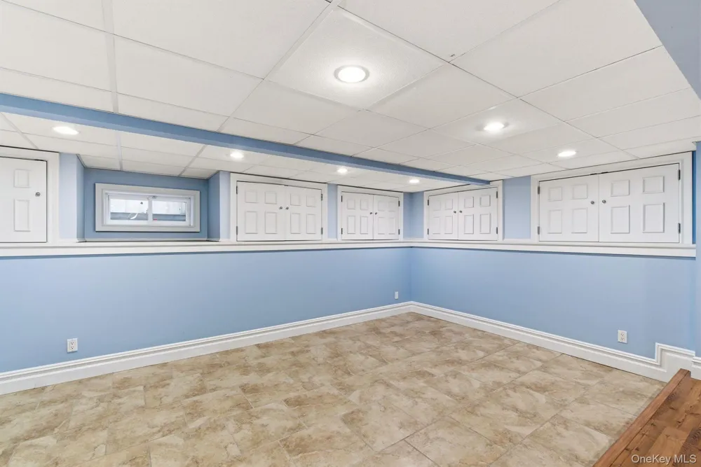 316 S Woods Road Woodbury, NY 11797