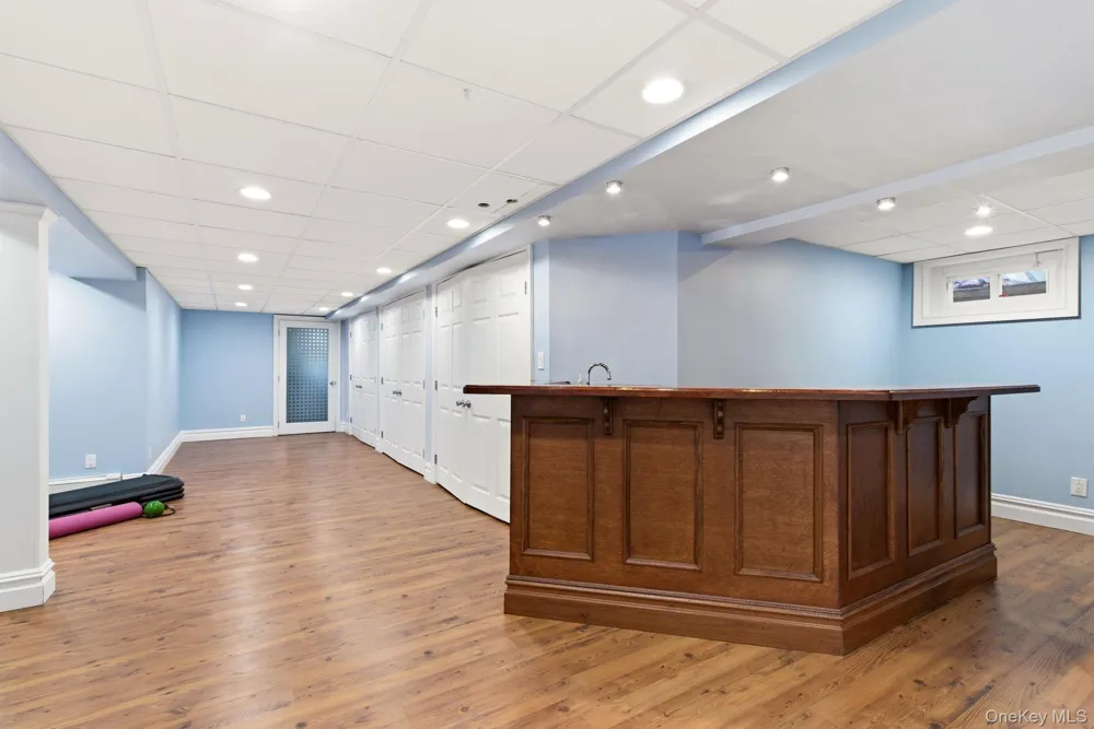 316 S Woods Road Woodbury, NY 11797