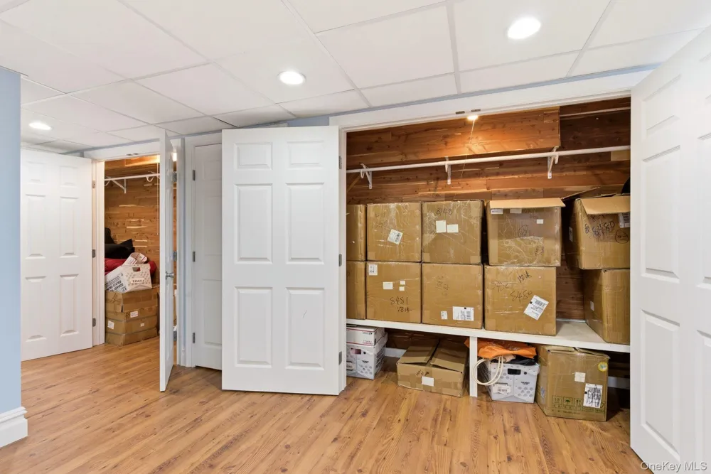 316 S Woods Road Woodbury, NY 11797