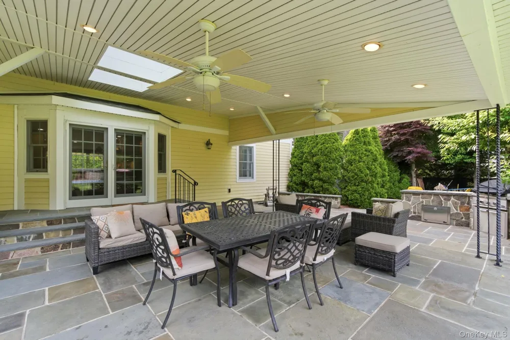 316 S Woods Road Woodbury, NY 11797
