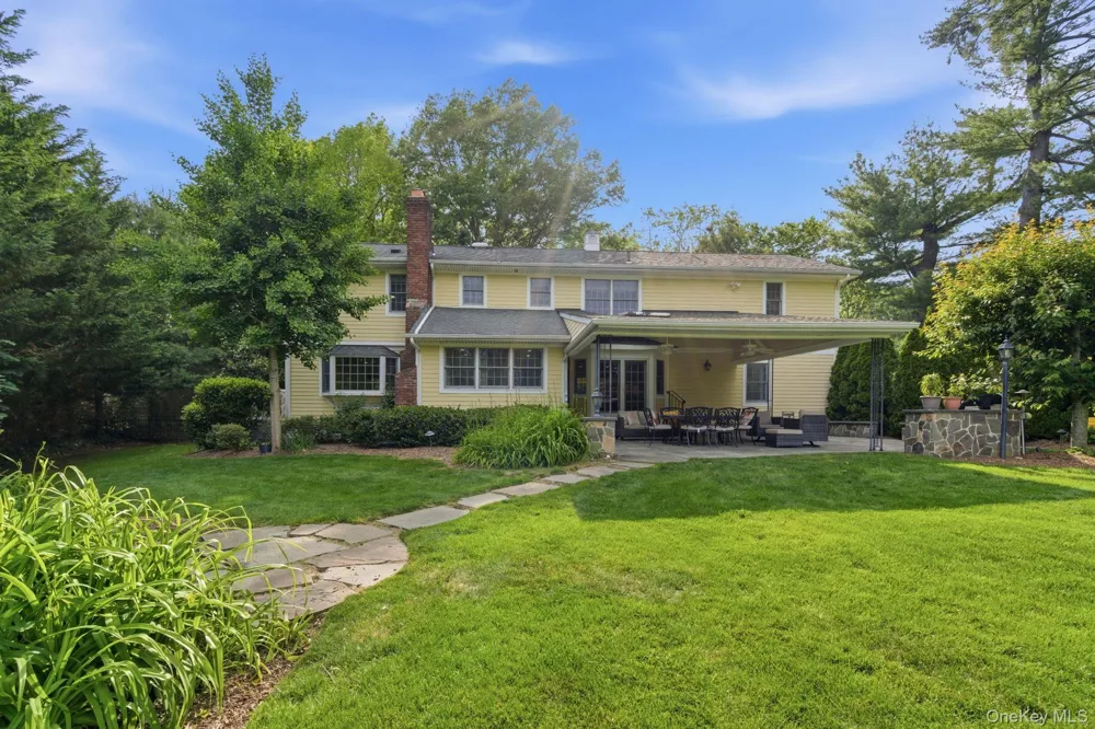 316 S Woods Road Woodbury, NY 11797