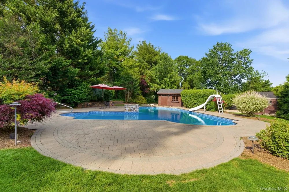 316 S Woods Road Woodbury, NY 11797