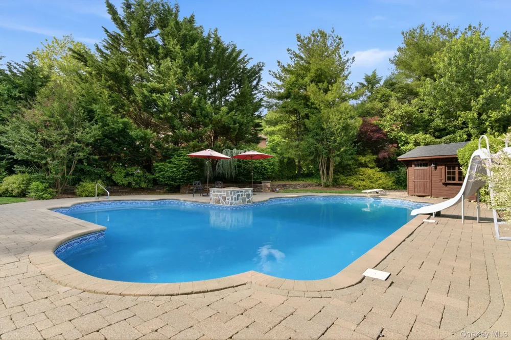 316 S Woods Road Woodbury, NY 11797