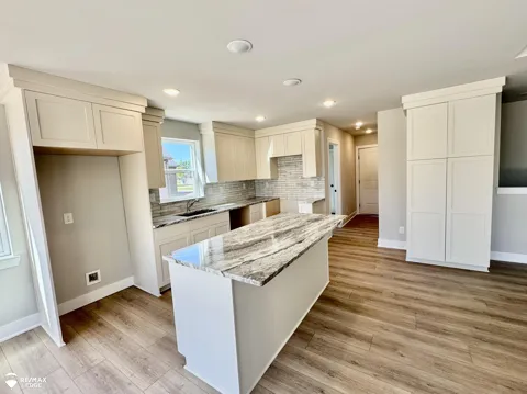 8323 Peninsula Circle
