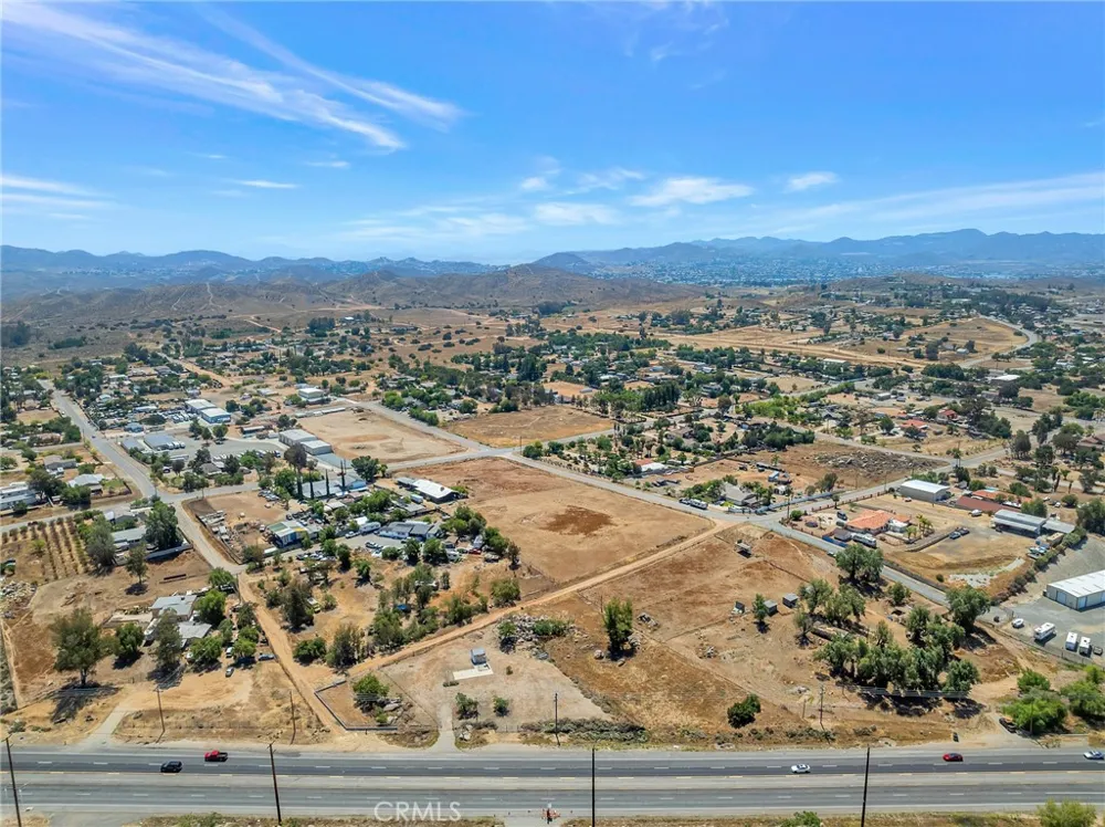 27520 State Highway 74 Perris, CA 92570