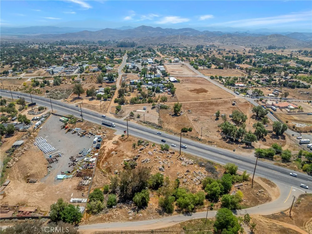 27520 State Highway 74 Perris, CA 92570