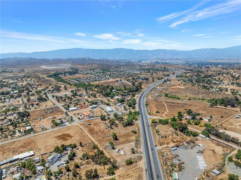 27520 State Highway 74 Perris, CA 92570