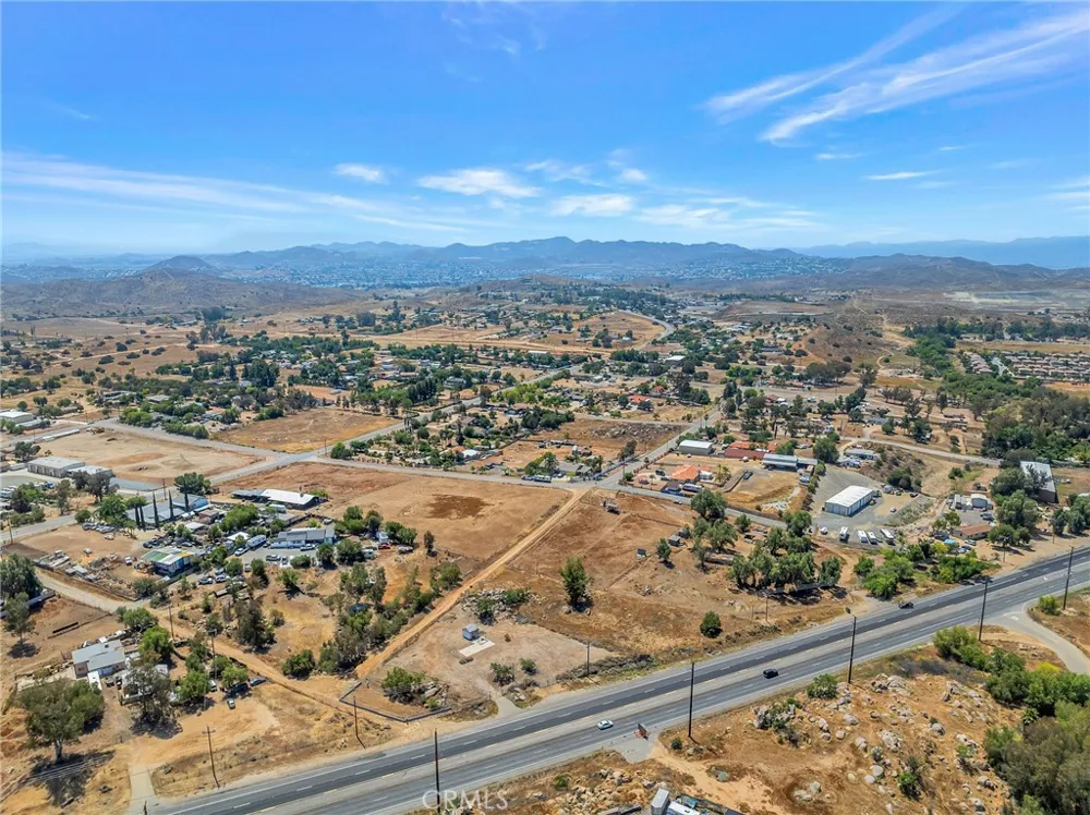 27520 State Highway 74 Perris, CA 92570