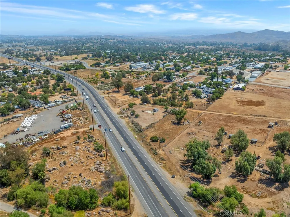 27520 State Highway 74 Perris, CA 92570