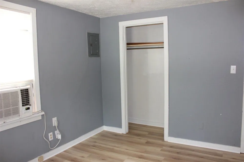 372 S Spring St Russellville, KY 42276