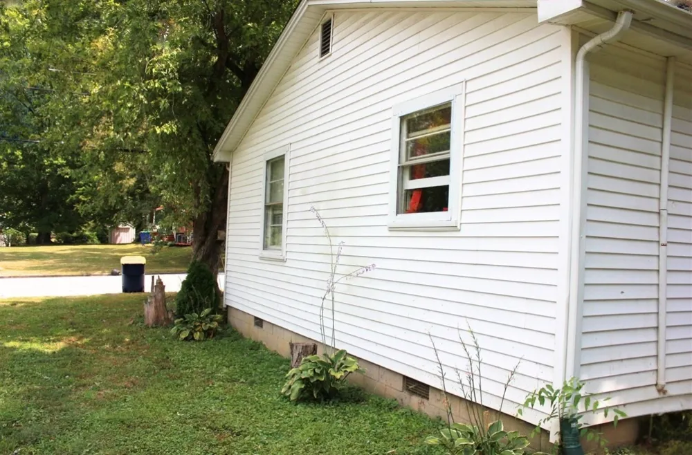 372 S Spring St Russellville, KY 42276