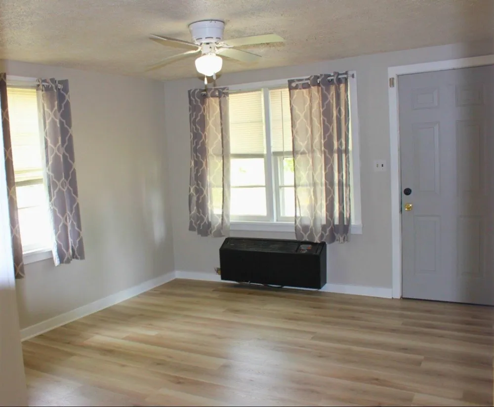 372 S Spring St Russellville, KY 42276