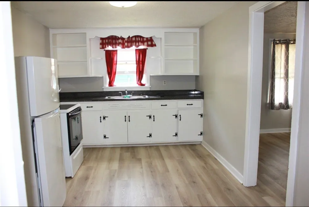 372 S Spring St Russellville, KY 42276