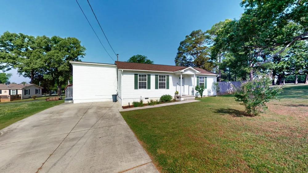 100 Waggoner St Decherd, TN 37324