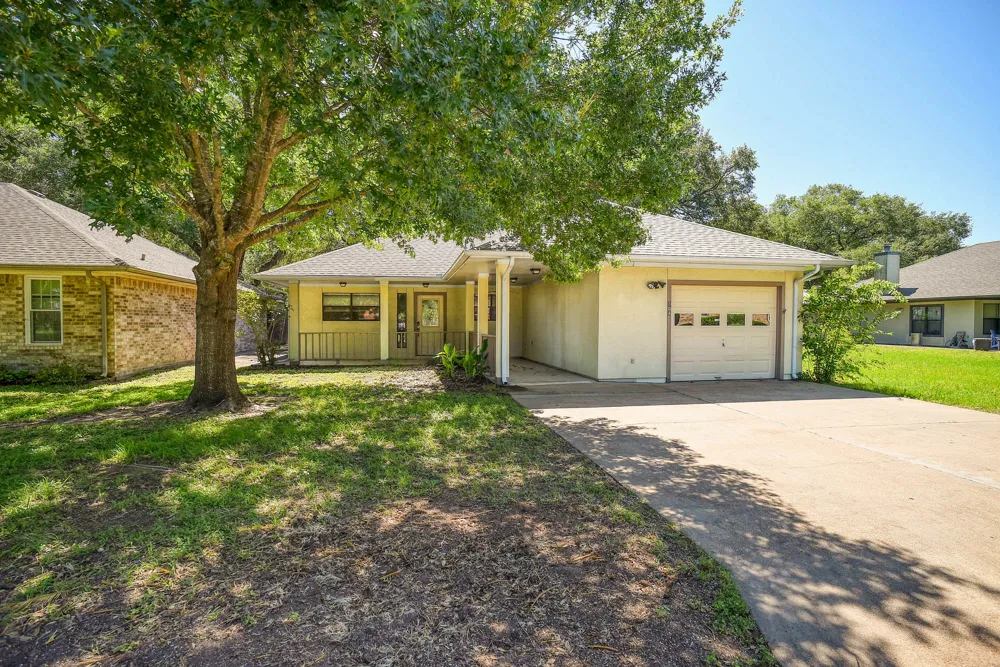 504 Leah Lane Smithville, TX 78957