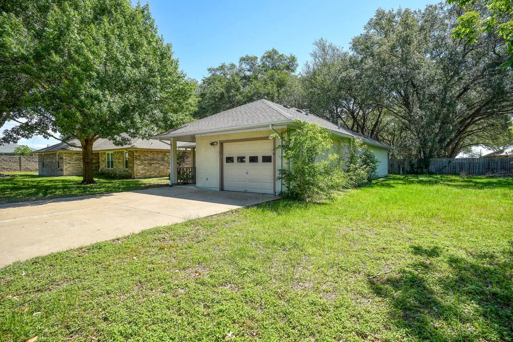 504 Leah Lane Smithville, TX 78957