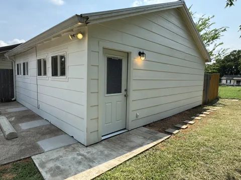 320 W 6th Street