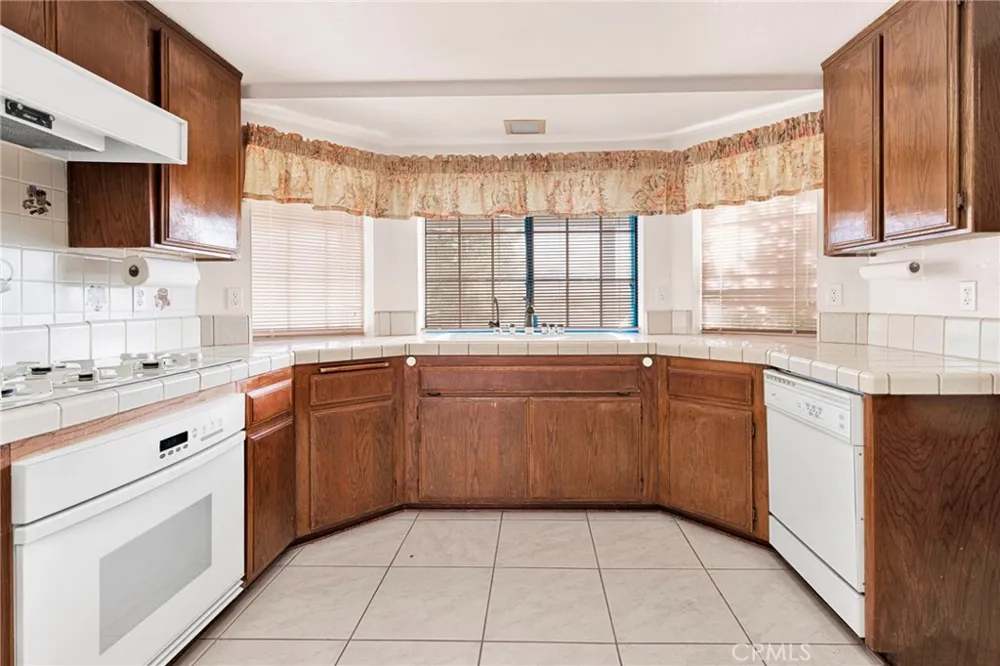 11574 Silver Rock Pinon Hills, CA 92372