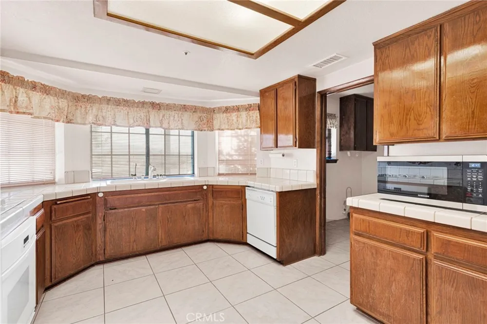 11574 Silver Rock Pinon Hills, CA 92372