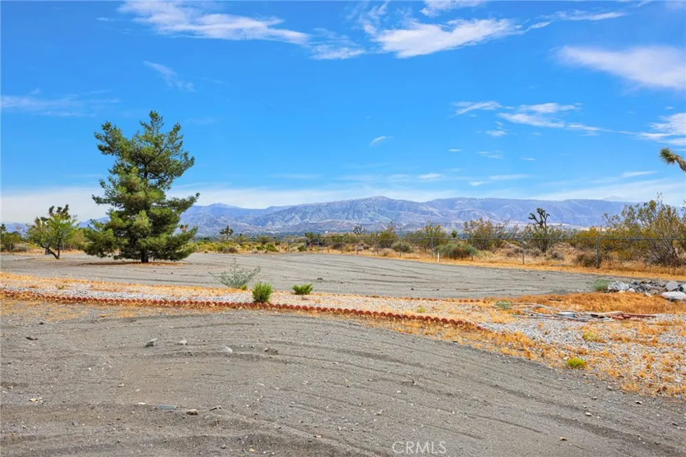 11574 Silver Rock Pinon Hills, CA 92372