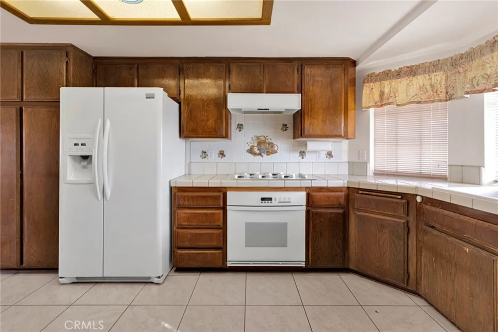 11574 Silver Rock Pinon Hills, CA 92372