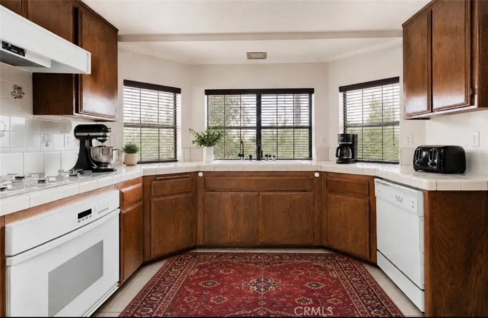 11574 Silver Rock Pinon Hills, CA 92372