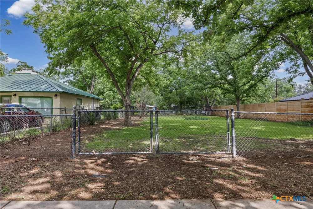 943 Field Street San Marcos, TX 78666