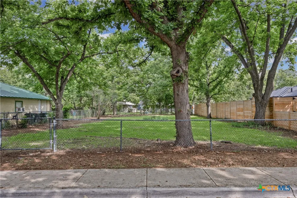 943 Field Street San Marcos, TX 78666