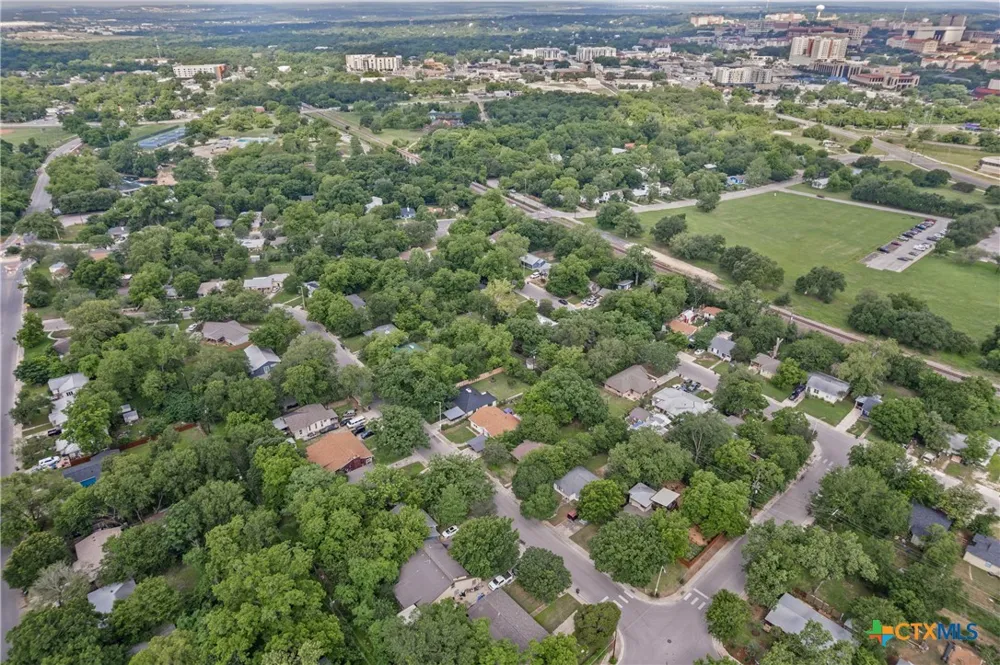 943 Field Street San Marcos, TX 78666