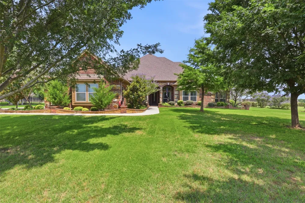186 Las Colinas Trail Cross Roads, TX 76227