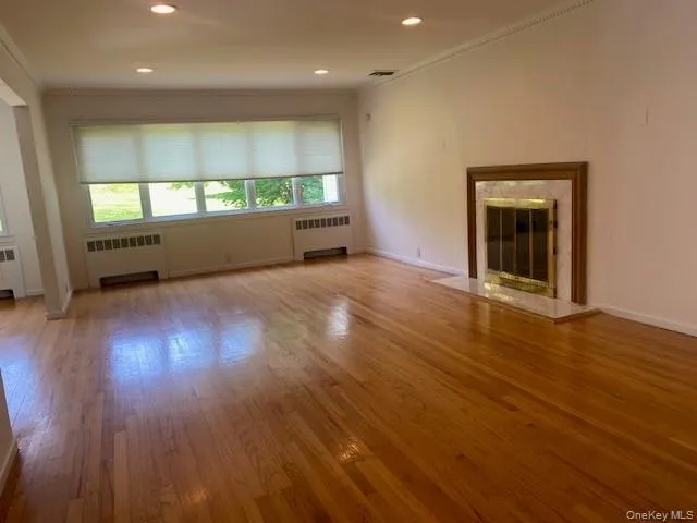 27 Martin Court Great Neck, NY 11024