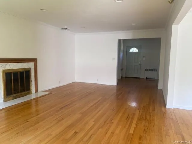 27 Martin Court Great Neck, NY 11024