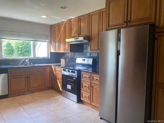 27 Martin Court Great Neck, NY 11024