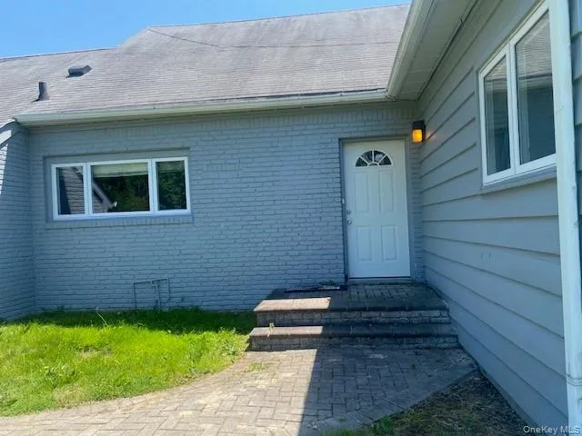 27 Martin Court Great Neck, NY 11024