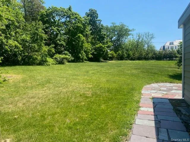27 Martin Court Great Neck, NY 11024