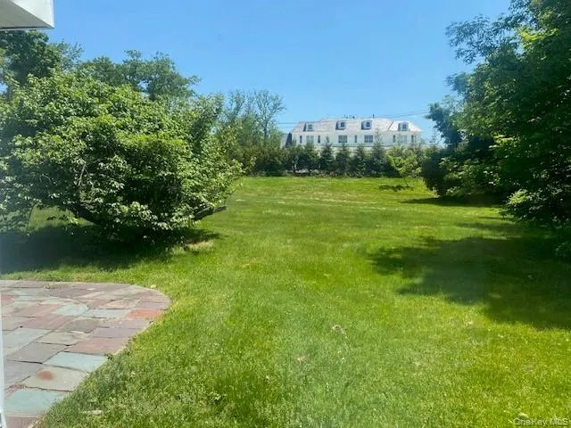 27 Martin Court Great Neck, NY 11024
