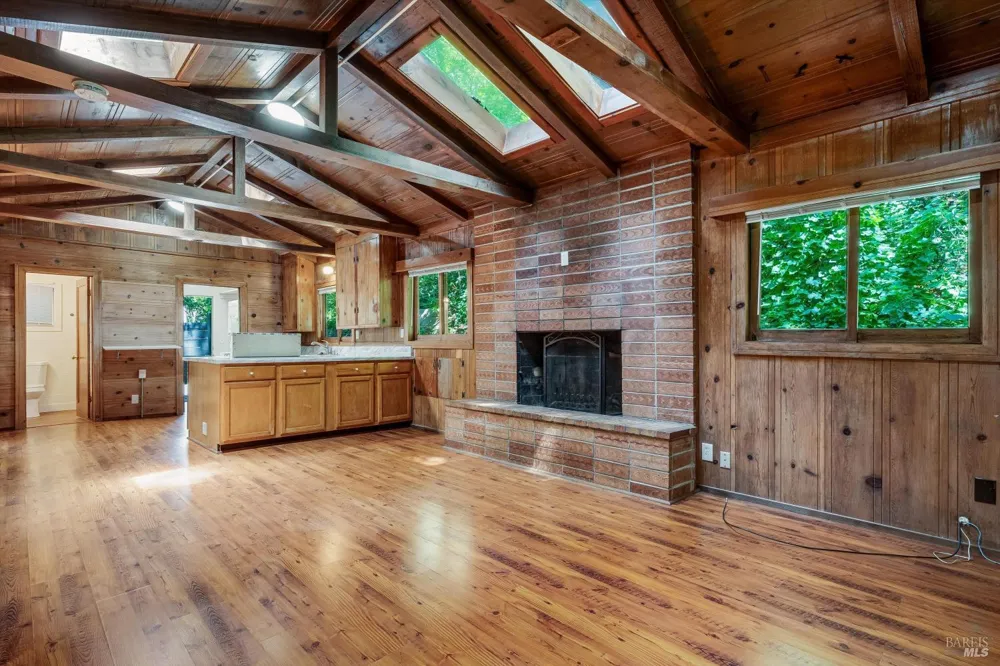 11075 Dell Avenue Forestville, CA 95436
