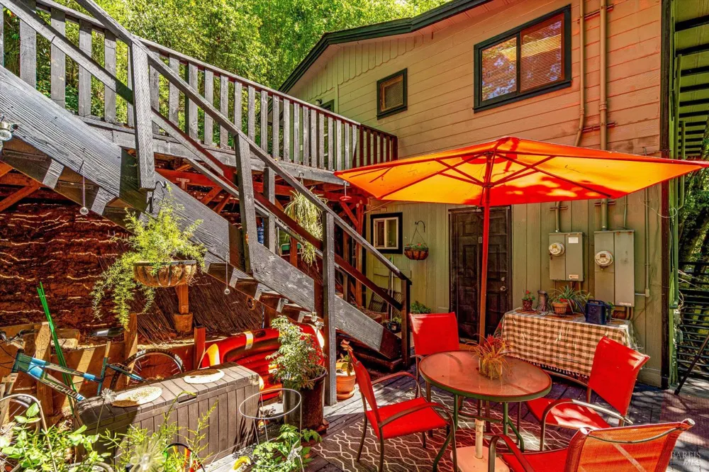 11075 Dell Avenue Forestville, CA 95436