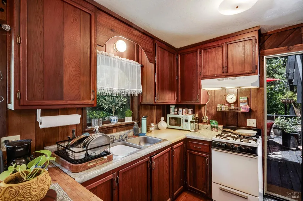 11075 Dell Avenue Forestville, CA 95436
