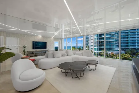 10275 Collins Ave #507