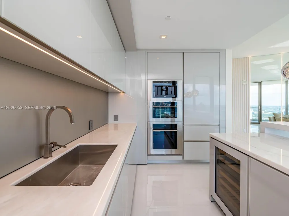 18975 Collins Ave #3105 Sunny Isles Beach, FL 33160