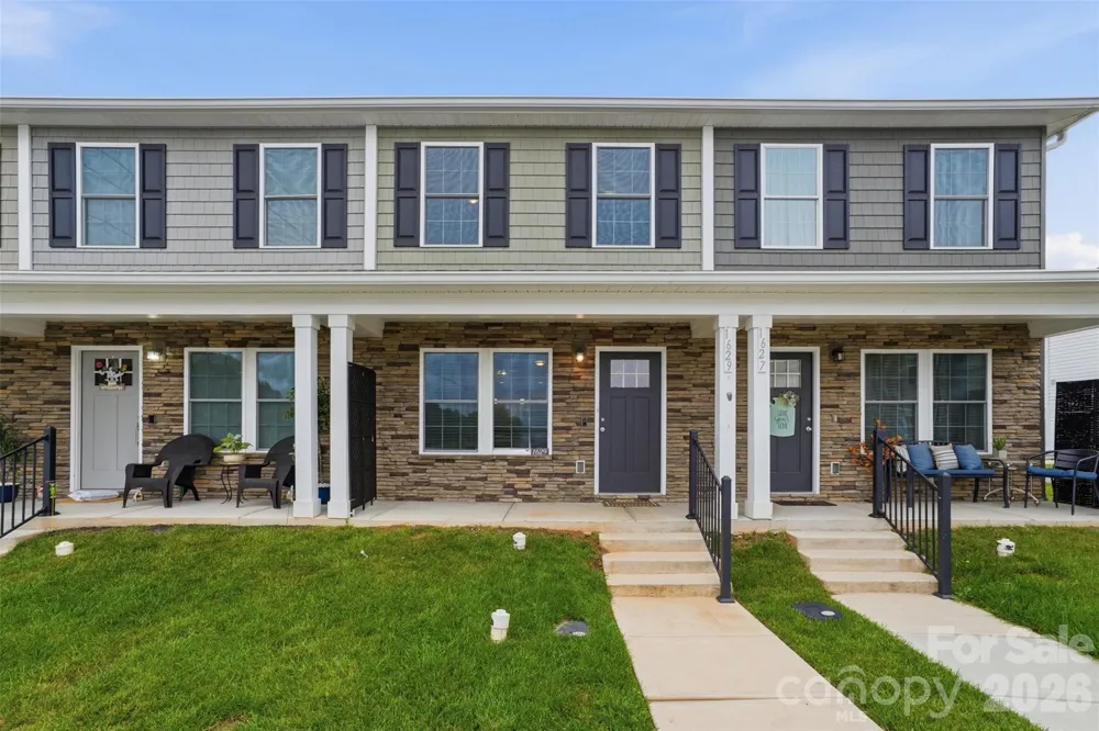 1629 Oak Leaf Drive Hickory, NC 28601