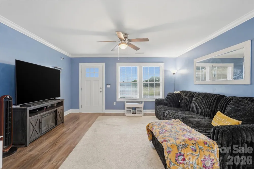 1629 Oak Leaf Drive Hickory, NC 28601