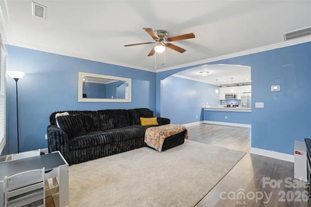 1629 Oak Leaf Drive Hickory, NC 28601