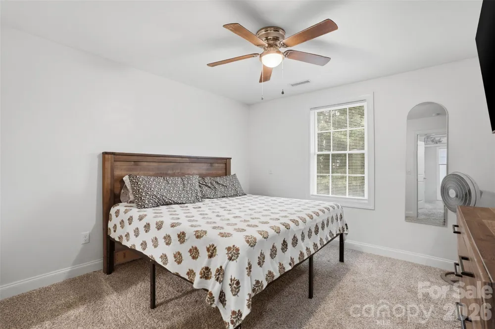 1629 Oak Leaf Drive Hickory, NC 28601