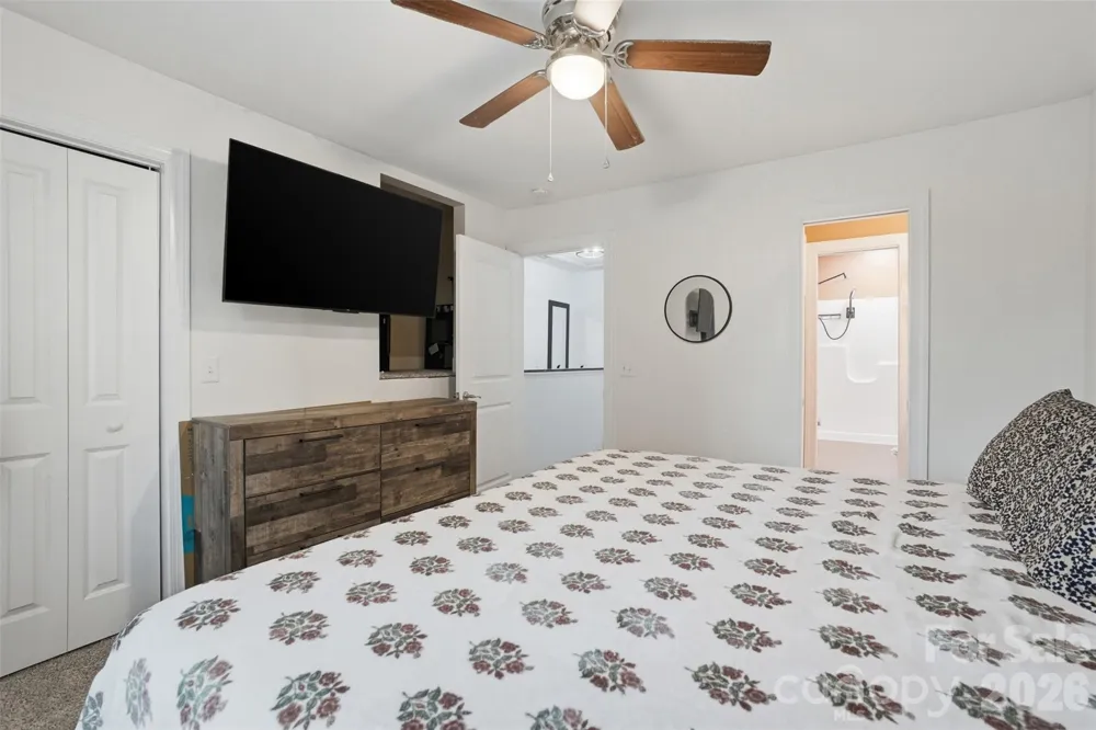 1629 Oak Leaf Drive Hickory, NC 28601