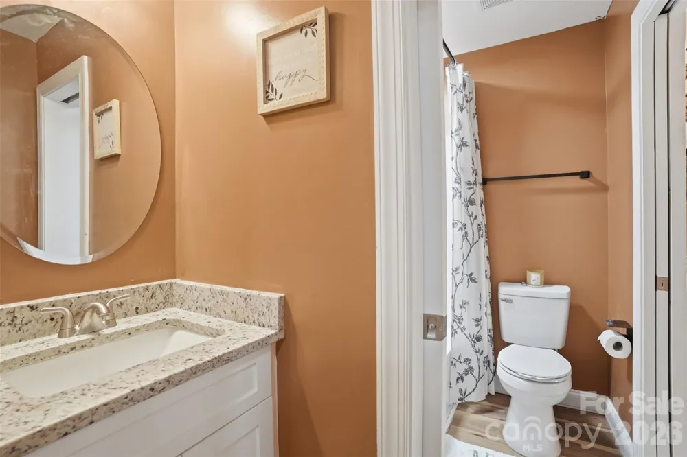 1629 Oak Leaf Drive Hickory, NC 28601