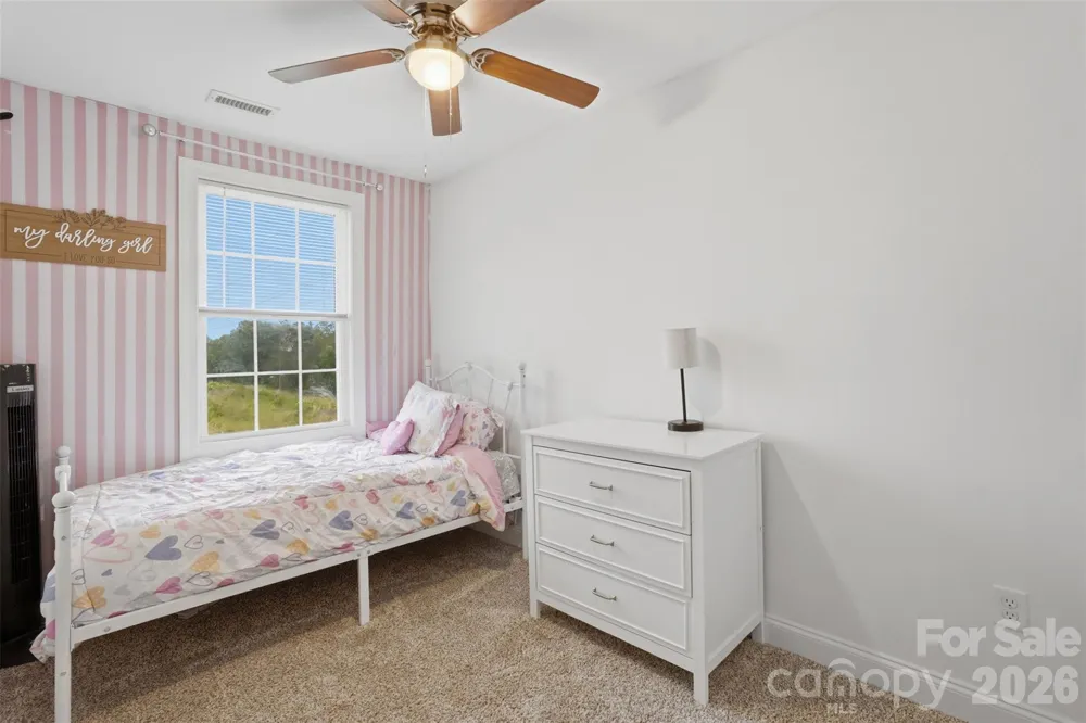 1629 Oak Leaf Drive Hickory, NC 28601