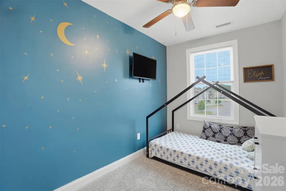 1629 Oak Leaf Drive Hickory, NC 28601